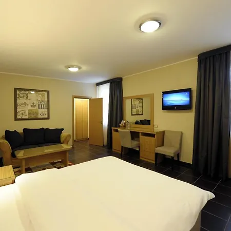 1000 Ruza 3* Belgrado