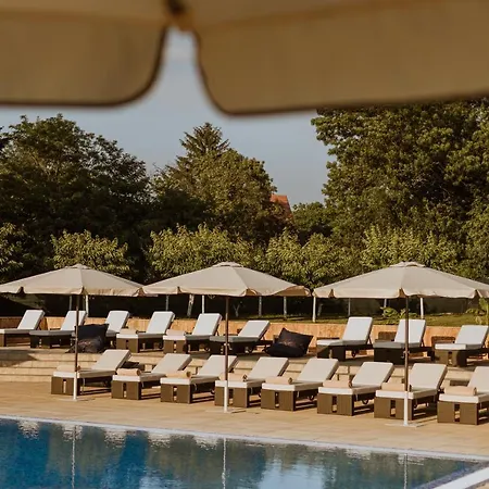 1000 Ruza Hotel 3*