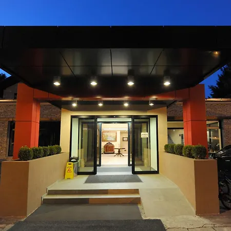 1000 Ruza Hotel 3*
